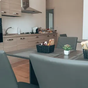 guesthouse-aschenez.taorminaitalyhotels.com/